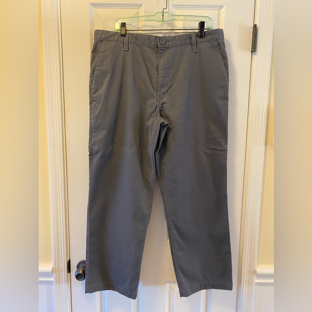 Dockers Pacific On-The-Go, straight fit, 36 X 29, Gray, Like New